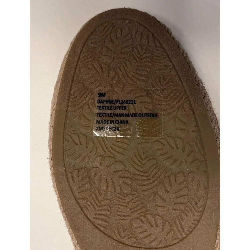 New TOMMY BAHAMA 9M Sandal Daphne Espadrille Wedge Eyelet Broderie Anglaise Tan